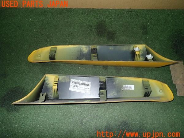 3UPJ=9227840012]ルノー メガーヌ R.S.(ルノー・スポール)(DZF4R)純正 768560131R 768570131R サイドモール サイドパネル 中古_4