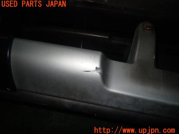 3UPJ=9227890048]ハイエースワゴン(KZH106W)純正 52119-26200 フロントバンパー フォグランプ付き 中古_2