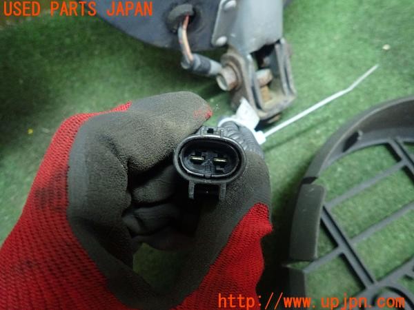 3UPJ=9227890558]ハイエースワゴン(KZH106W)BOSCH ボッシュ フォグランプ ステー付き 中古_4
