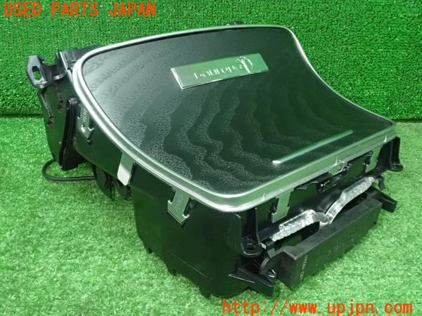 3UPJ=9227920579]ベンツ C220 d ステーションワゴン(205214 S205)純正 ワイヤレス充電器 センターコンソール ドリンクホルダー トリム付 中古_2