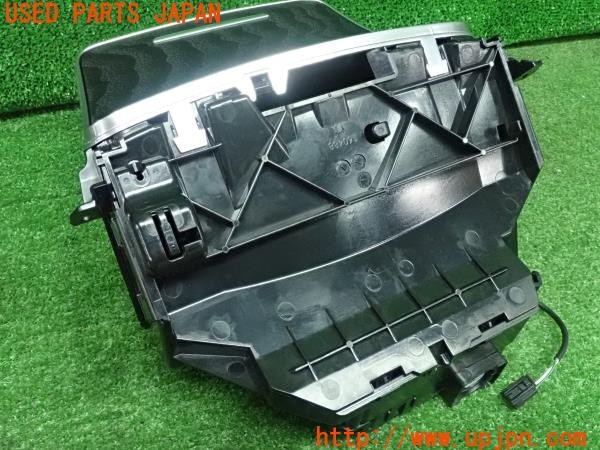 3UPJ=9227920579]ベンツ C220 d ステーションワゴン(205214 S205)純正 ワイヤレス充電器 センターコンソール ドリンクホルダー トリム付 中古_4