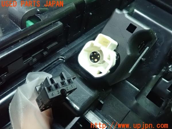 3UPJ=9227920579]ベンツ C220 d ステーションワゴン(205214 S205)純正 ワイヤレス充電器 センターコンソール ドリンクホルダー トリム付 中古_5
