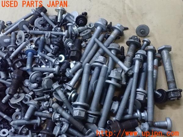 3UPJ=9227920720]ベンツ C220 d ステーションワゴン(205214 S205)ネジ・ナット・ステー類 ジャンク_2