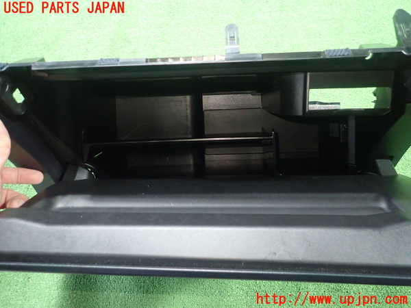 1UPJ-9227957516]レクサス・CT200h(ZWA10)グローブボックス1 中古_2