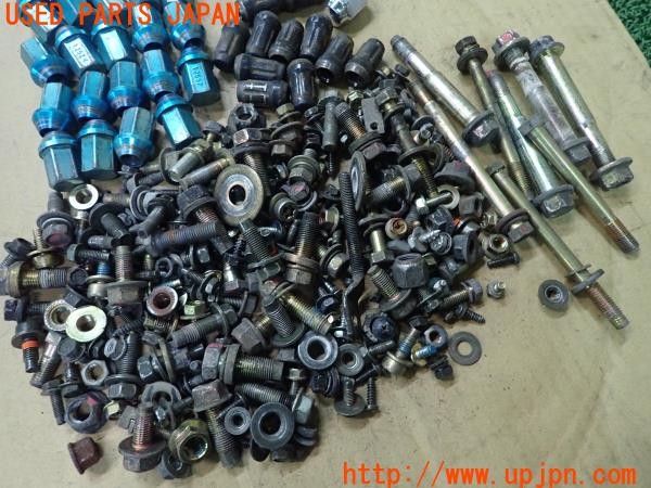 3UPJ=9227980720]スカイライン 25GT-X(ER34)前期 ネジ・ナット・ステー類 ジャンク_3