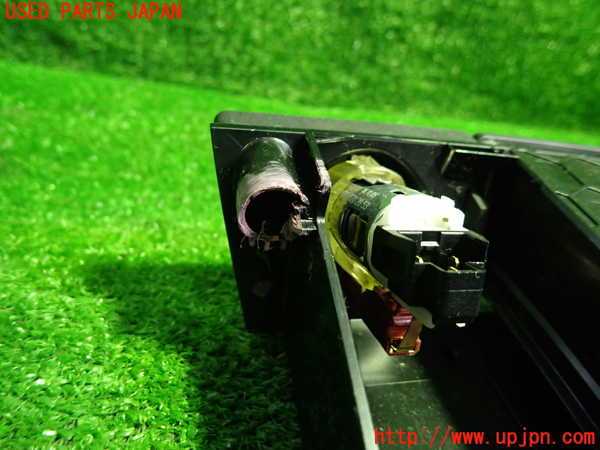 1UPJ-9227997821]ベンツ SLK350 R171(171456)灰皿1 中古_3
