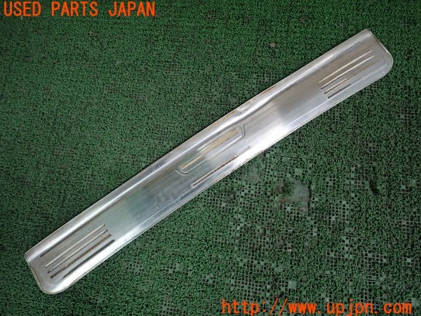 3UPJ=9228010012]ランクル100(UZJ100W)前期 純正 リアバンパーステップガード 中古_2