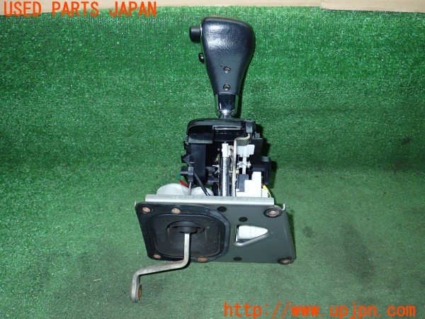 3UPJ=9228010205]ランクル100(UZJ100W)前期 純正 シフトレバー 中古_3