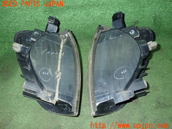 3UPJ=9228010523]ランクル100(UZJ100W)前期 純正 コーナーランプ 中古_2