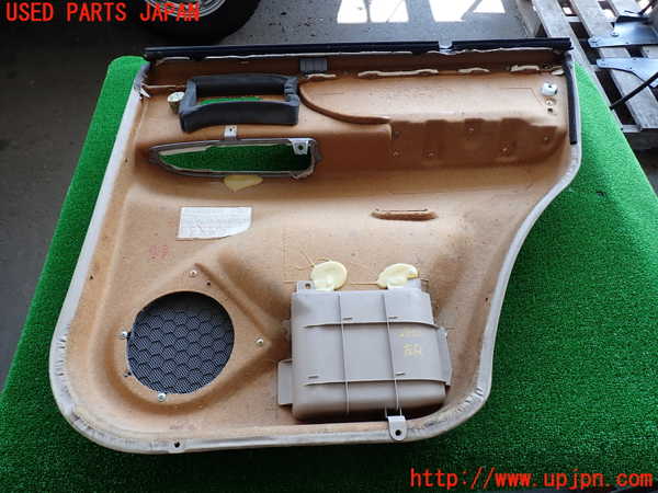 2UPJ-9228011324]ランクル100系(UZJ100W)左後ドア内張り 中古_4