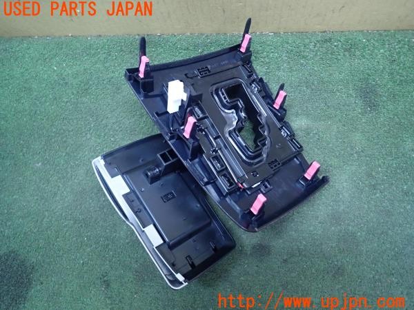 3UPJ=9228040615]ハリアー(ZSU60W)純正 55422-48090 シフトパネル YAC製スマホホルダー付き 中古_4