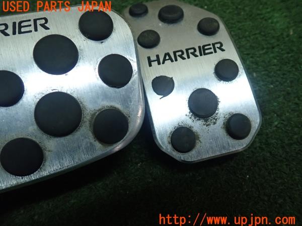 3UPJ=9228040630]ハリアー(ZSU60W)社外 ペダルカバー 中古_4