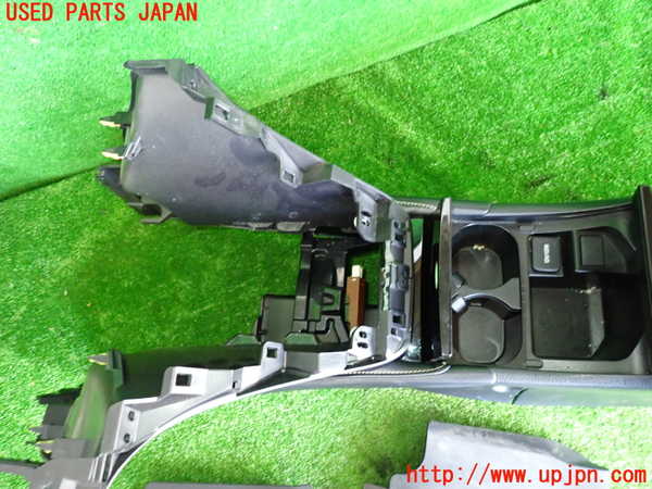 2UPJ-9228047540]ハリアー(ZSU60W)センターコンソール 中古_2