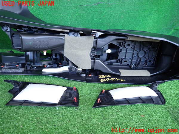 2UPJ-9228047540]ハリアー(ZSU60W)センターコンソール 中古_5
