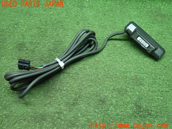 3UPJ=9228050549]ベンツ CLA180(117942 X117)社外 VICSアンテナ 中古_2