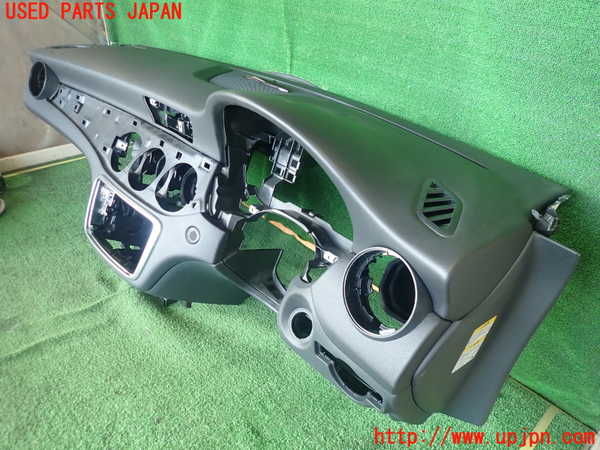 2UPJ-9228057505]ベンツ CLA180 シューティングブレーク(117942)ダッシュボード 中古_2