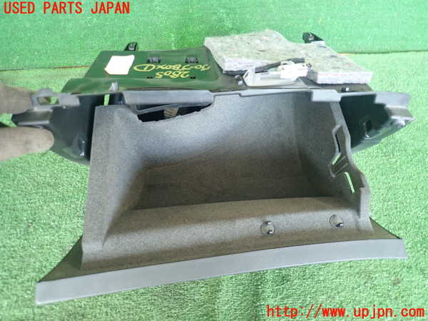 2UPJ-9228057516]ベンツ CLA180 シューティングブレーク(117942)グローブボックス1 中古_2
