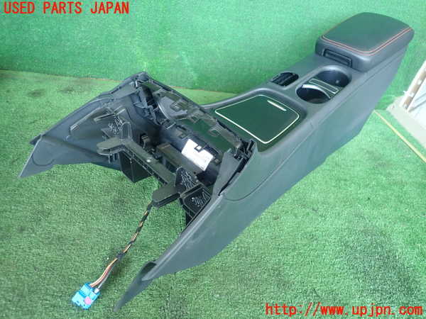 2UPJ-9228057540]ベンツ CLA180 シューティングブレーク(117942)センターコンソール 中古_2