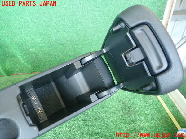 2UPJ-9228057540]ベンツ CLA180 シューティングブレーク(117942)センターコンソール 中古_4