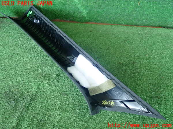 2UPJ-9228057655]ベンツ CLA180 シューティングブレーク(117942)右フロントピラートリム 中古_2