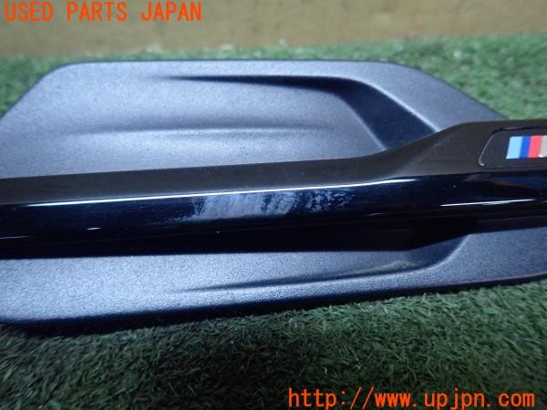 3UPJ=9228070012]BMW M2 クーペ コンペティション(2U30 F87)純正 右フロントフェンダー ガーニッシュ 中古_2