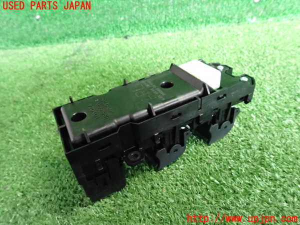 2UPJ-9228086240]ハリアー(ZSU60W)右前パワーウィンドウスイッチ 中古_2