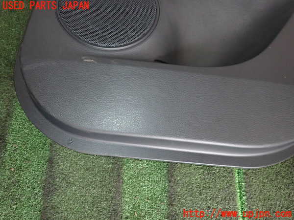 2UPJ-9228081294]ハリアー(ZSU60W)右後ドア内張り 中古_3