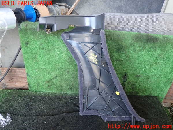 1UPJ-9228137675]ポルシェ・ボクスター(98623)右リアピラートリム 中古_3