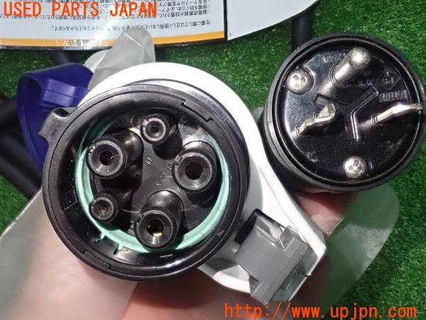 3UPJ=9228200550]アウトランダーPHEV(GG2W)前期 YAZAKI 充電ケーブル 9482A122 200V 15A 防雨型 中古_3