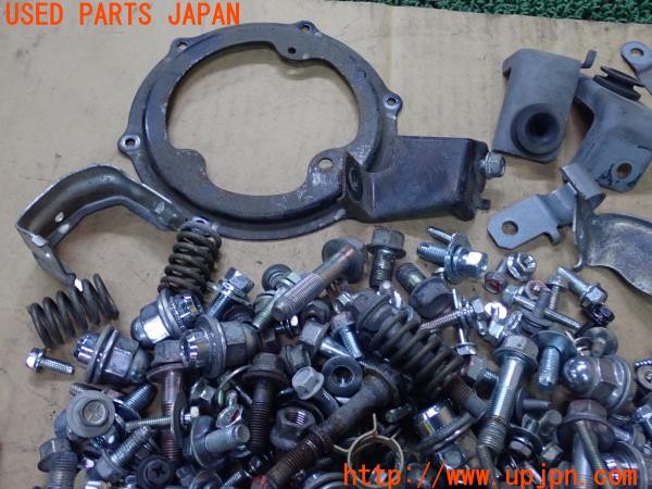 3UPJ=9228200720]アウトランダーPHEV(GG2W)前期 ネジ・ナット・ステー類 ジャンク_3