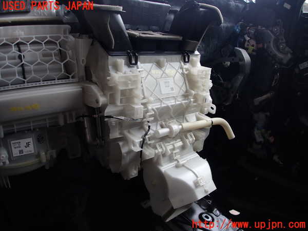 2UPJ-9228246081]レクサス・NX200t(AGZ10)エバポレーター1 中古_2