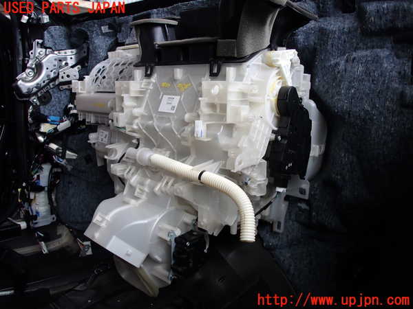 2UPJ-9228246081]レクサス・NX200t(AGZ10)エバポレーター1 中古_3