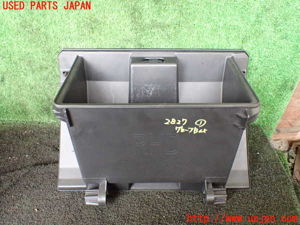 1UPJ-9228277516]ジムニー(JB64W)グローブボックス1 中古_4