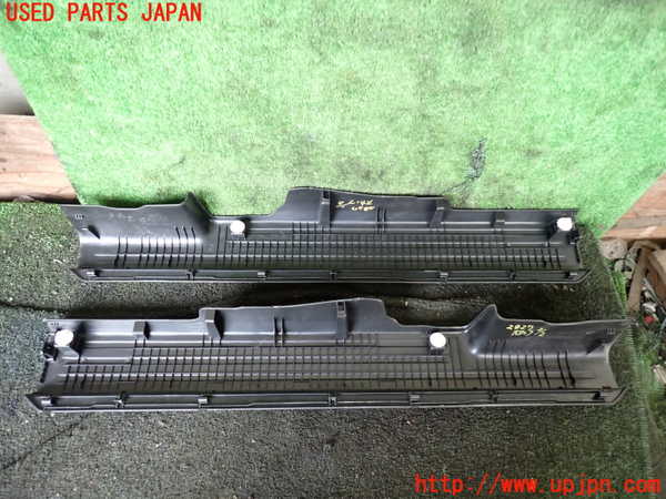 1UPJ-9228277740]ジムニー(JB64W)スカッフプレート 中古_2