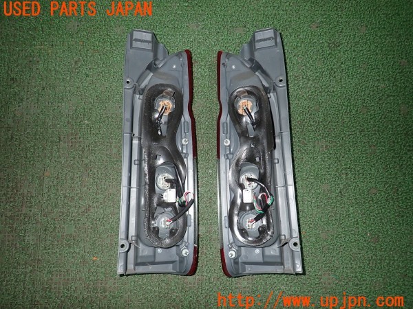 3UPJ=9228300547]ハイエースバン 200系(TRH200V 3型)社外 テールランプ 中古_2
