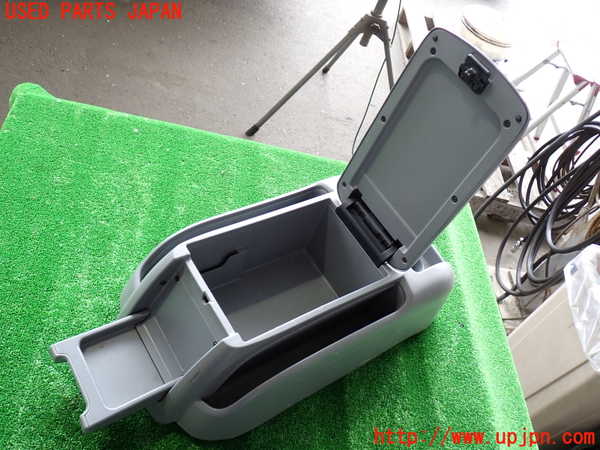 2UPJ-9228317540]ハイエースバン200系(KDH206V)センターコンソール 中古_2