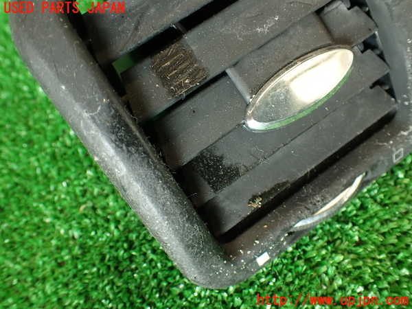 2UPJ-9228337527]マセラティ・クアトロポルテ(MQP)エアコン吹き出し口2 (左) (ジャンク品) 中古3_2