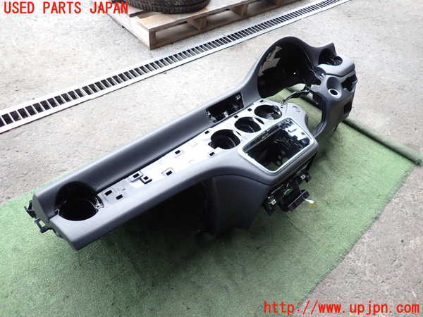 2UPJ-9228347505]ベンツ CLA250 4MATIC シューティングブレーク(117951)(117)ダッシュボード 中古_2