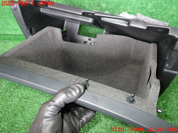 2UPJ-9228347516]ベンツ CLA250 4MATIC シューティングブレーク(117951)(117)グローブボックス1 中古_3