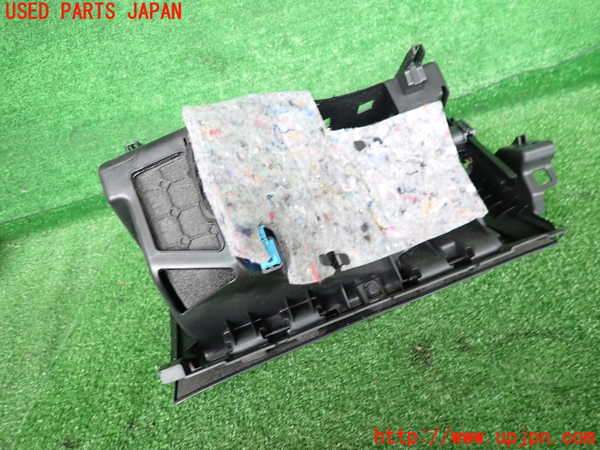 2UPJ-9228347516]ベンツ CLA250 4MATIC シューティングブレーク(117951)(117)グローブボックス1 中古_4