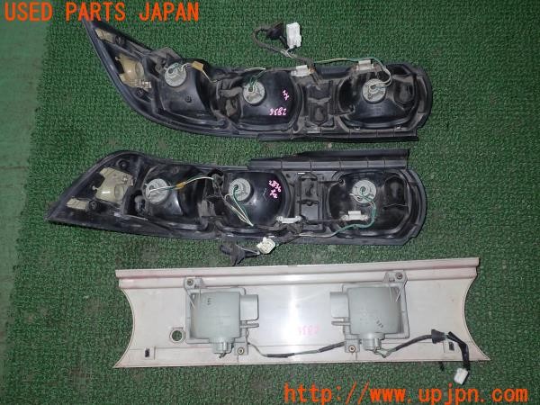 3UPJ=9228360012]MR2(SW20)後期 純正 テールランプ ガーニッシュ セット 中古_2
