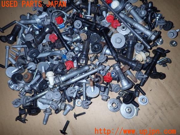 3UPJ=9228370720]BMW ミニ(MINI)クーパーS(MF16S R56)ネジ・ナット・ステー類 セット ジャンク_3