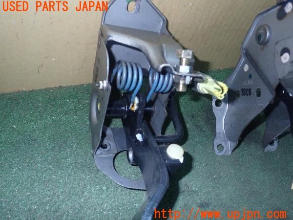 3UPJ=9228390630]シビック タイプR(EP3)前期 純正 ペダルセット アクセル ブレーキ クラッチ RAZO レッツォ ペダルカバー付き 中古_3