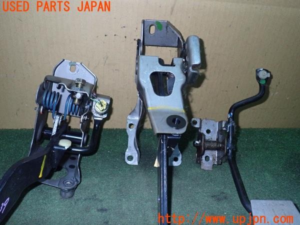 3UPJ=9228390630]シビック タイプR(EP3)前期 純正 ペダルセット アクセル ブレーキ クラッチ RAZO レッツォ ペダルカバー付き 中古_4
