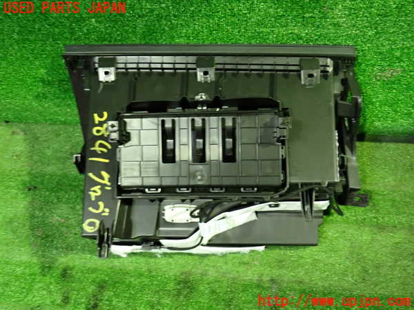 1UPJ-9228417516]ベンツ A200 d w177(177012)グローブボックス1 中古_3