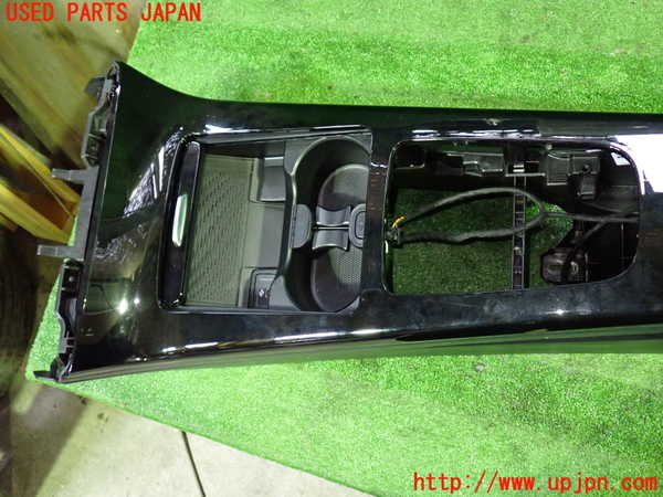 1UPJ-9228417540]ベンツ A200 d w177(177012)センターコンソール 中古_2