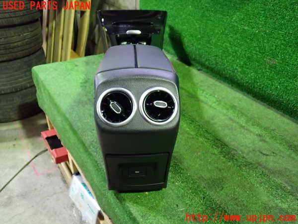 1UPJ-9228417540]ベンツ A200 d w177(177012)センターコンソール 中古_4