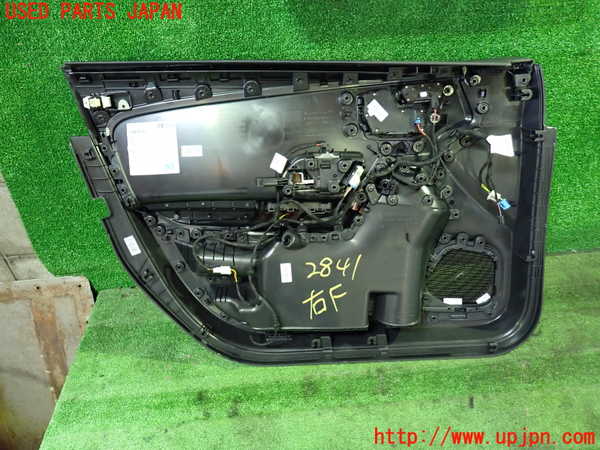 1UPJ-9228411234]ベンツ A200 d w177(177012)右前ドア内張り 中古_5