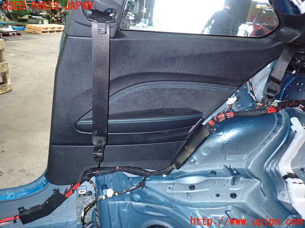 1UPJ-9228487675]BMW M2 クーペ F87(1H30G)右リアピラートリム 中古_4