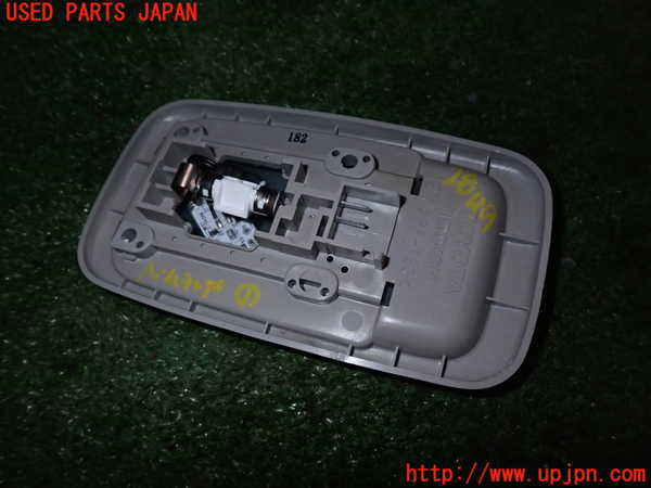 2UPJ-9228496411]レジアスエース(ハイエース200系)(KDH206V)ルームランプ1 (真中 1列目) 中古_2